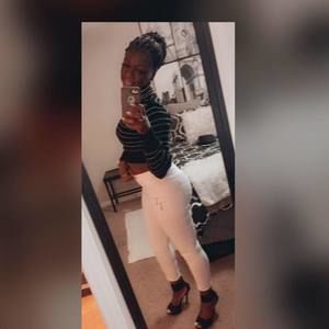 Meet your Posher, Danielle